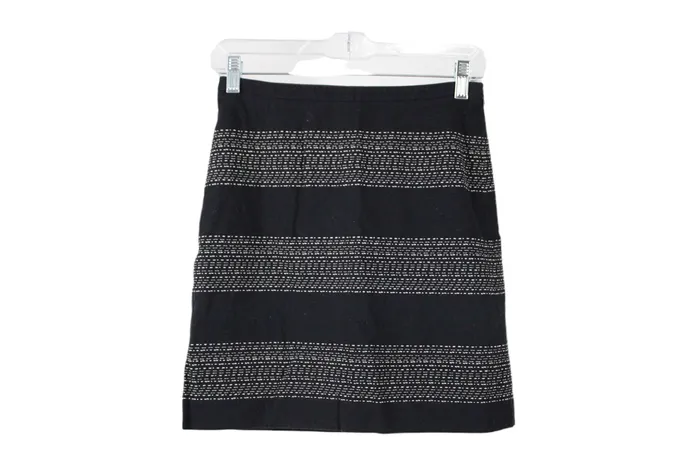 Ann Taylor LOFT Rings Ann Taylor Petites Black Cotton Embroidered Skirt 00 Petite