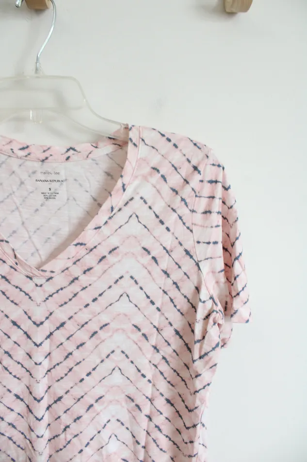 Banana Republic Earrings Banana Republic Malibu Tee Pink Gray Patterned VNeck Top S