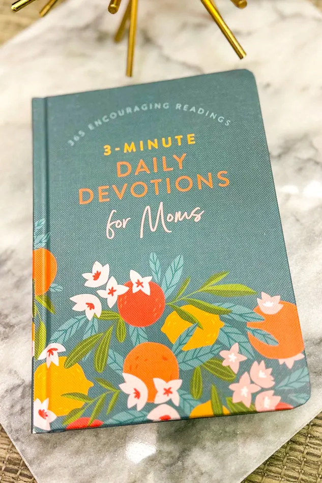 Barbour Publishing Inc Necklaces 3Minute Daily Devotions for Moms Book