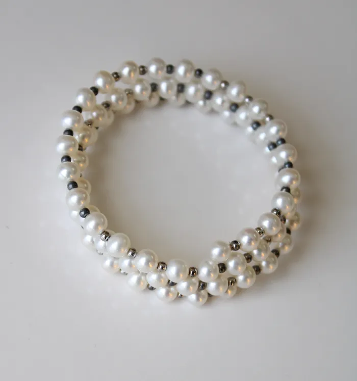 Bracelets Ivory Genuine Pearl Memory Wire Bracelet Jubilee Thrift