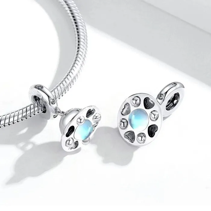 Charm de nave espacial Gold Shield Charm Necklaces