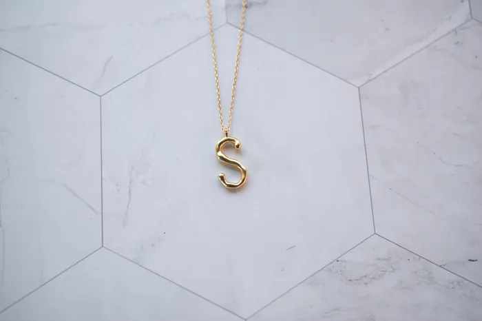 Dreamlandgt Earrings Collar Letra bao de oro Dreamlandgt Earrings Collar Letra bao de oro