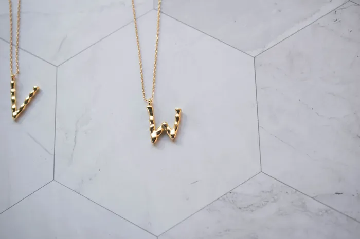Dreamlandgt Earrings Collar Letra bao de oro Dreamlandgt Earrings Collar Letra bao de oro
