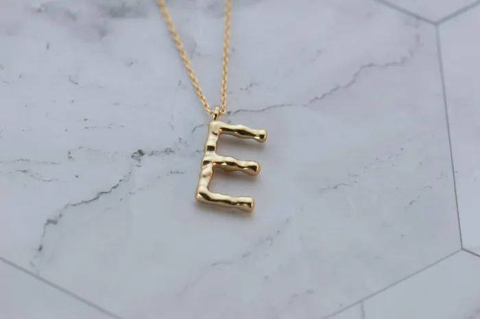 Dreamlandgt Earrings Collar Letra bao de oro Dreamlandgt Earrings Collar Letra bao de oro