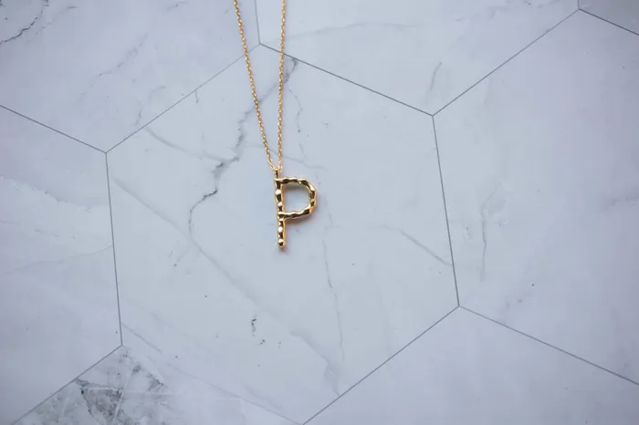 Dreamlandgt Earrings Collar Letra bao de oro Dreamlandgt Earrings Collar Letra bao de oro