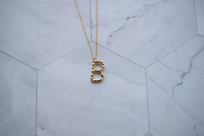 Dreamlandgt Earrings Collar Letra bao de oro Dreamlandgt Earrings Collar Letra bao de oro