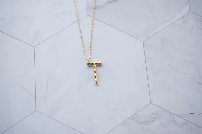 Dreamlandgt Earrings Collar Letra bao de oro Dreamlandgt Earrings Collar Letra bao de oro