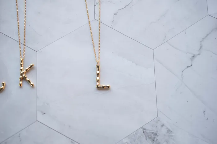 Dreamlandgt Earrings Collar Letra bao de oro Dreamlandgt Earrings Collar Letra bao de oro