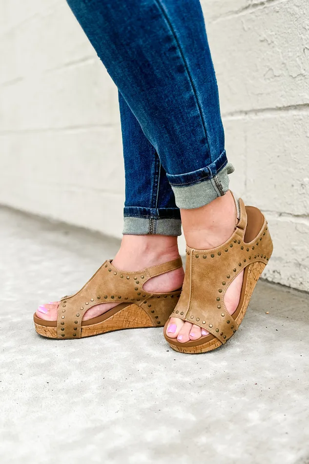 Earrings Corkys Corkys Carley Wedge Sandal Taupe Oil Stud