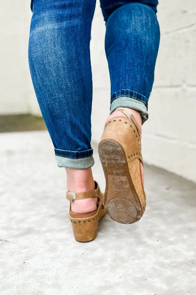 Earrings Corkys Corkys Carley Wedge Sandal Taupe Oil Stud