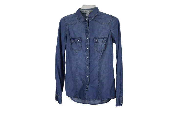 Forever 21 Necklaces Forever 21 Chambray Button Down Shirt S