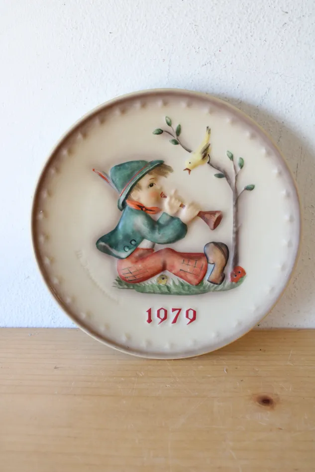 Goebel Necklaces Goebel MJ Hummel 1979 Boy With Trumpet 9th Annual Decorative Plate Goebel Necklaces Goebel MJ Hummel 1979 Boy With Trumpet 9th Annual Decorative Plate
