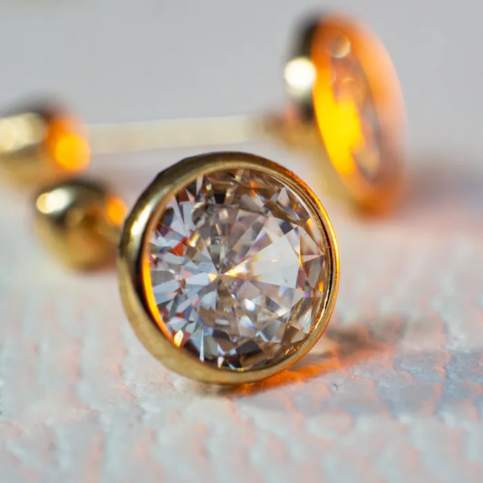 Gold Shield Aretes de oro para bebe Earrings