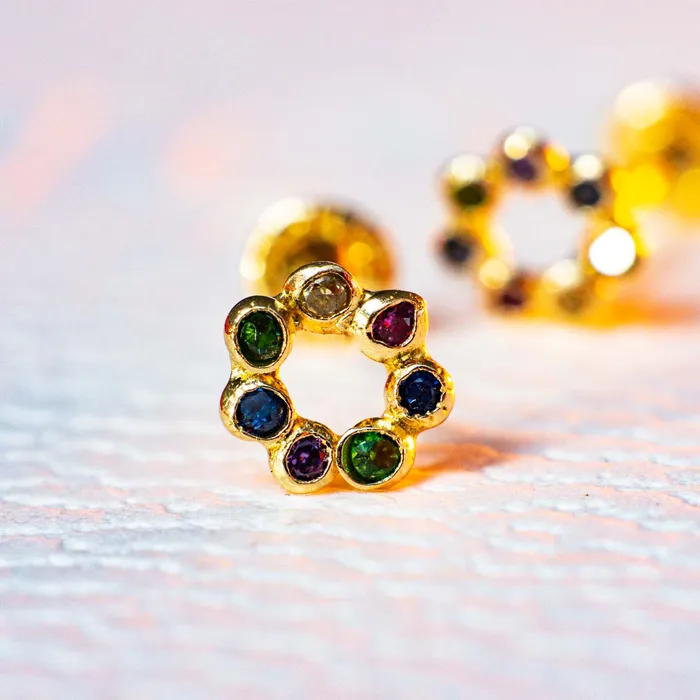 Gold Shield Earrings Aretes de los 7 Chakras Oro Macizo 18K