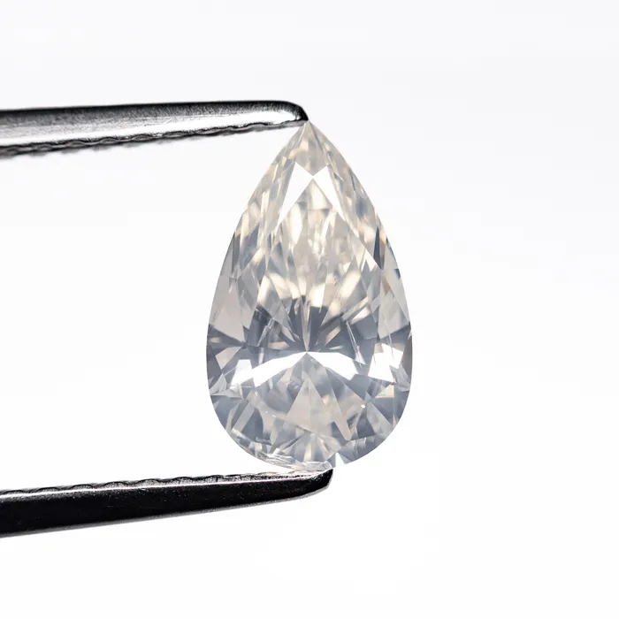Misfit Diamonds Rings 107ct 913x532x360mm Fancy White Pear Brilliant 2547601