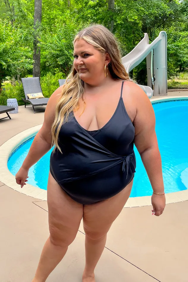 Necklaces Somewhere On A Beach One Piece Swim Suit Black White Birch