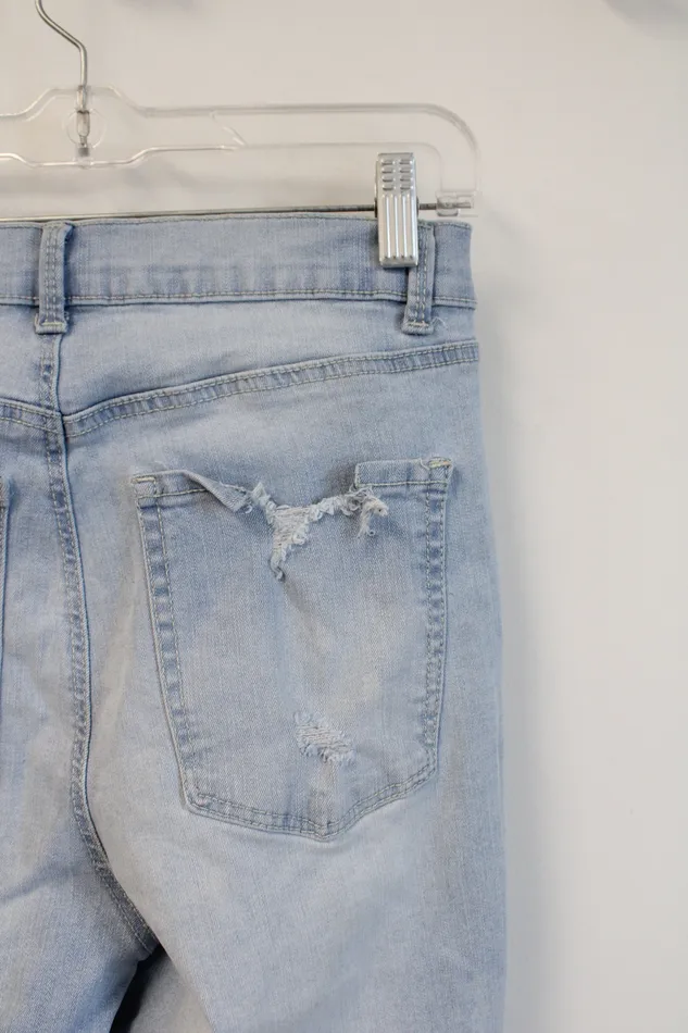 No Boundaries Light Washed Ripped Jeans 11 No Boundaries Necklaces