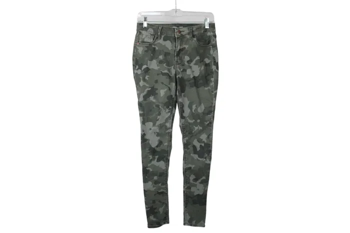 Old Navy Rockstar Super Skinny Camo Jeans 6 Old Navy Earrings