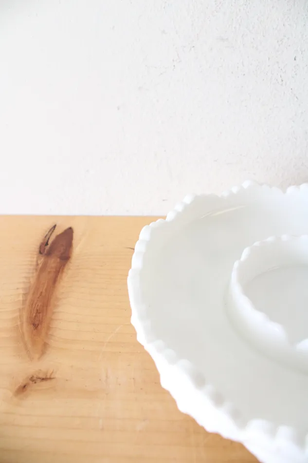 Rings Anchor Hocking Anchor Hocking FireKing Grape Milk White Glass Fruit Bowl
