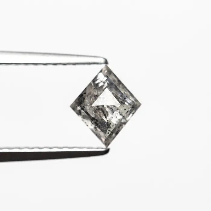 Rings Misfit Diamonds 089ct 733x629x340mm Lozenge Step Cut 2406901