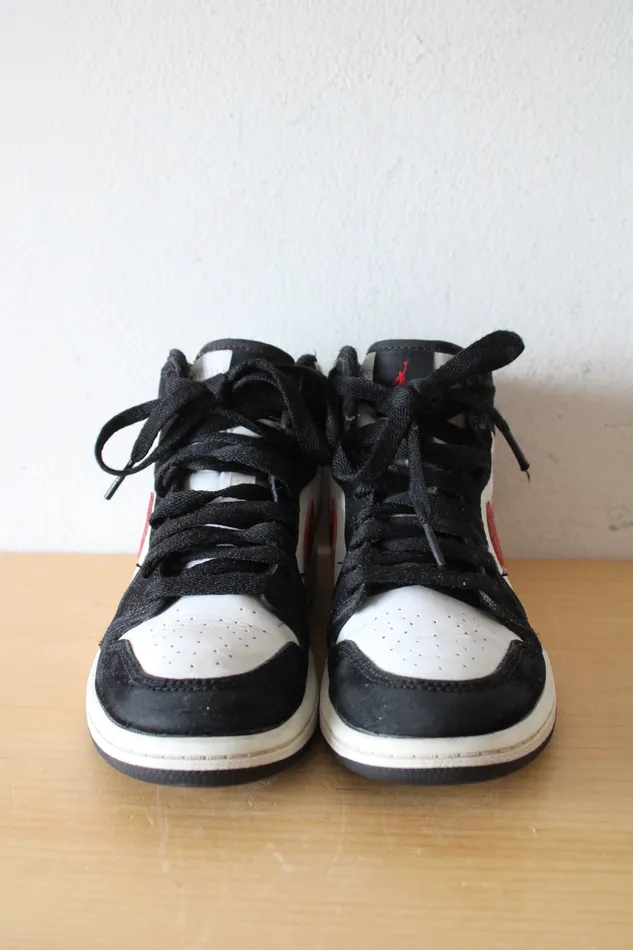 Rings Nike Nike Air Jordan 1 Retro Red Black White HighTop Sneakers Youth Size 1