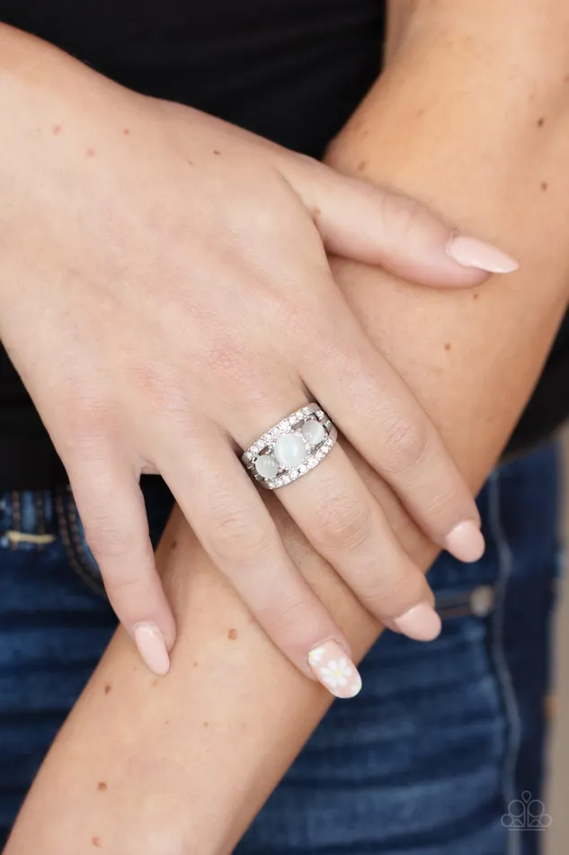 Rings Paparazzi Accessories Majestically Mythic White