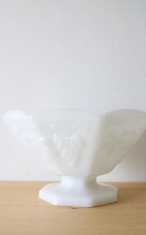 Rings White Milk Glass Paneled Grape Patterned Serving Bowl Jubilee Thrift
